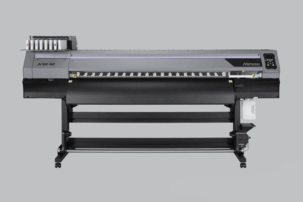 Mimaki JV100-160 Solvent Roll-to-Roll Drucker vor grauem Hintergrund